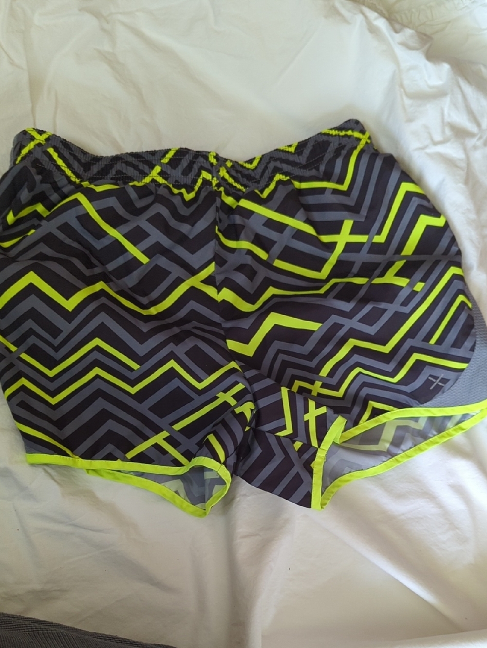Xersion Neon Green & Gray Geometric Athletic Shorts